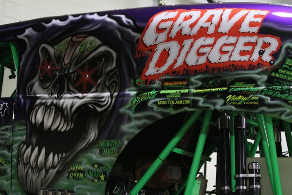 monster jam grave diger 30th anniversary paint
